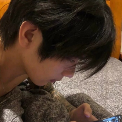 非常孤独的帅气男生头像