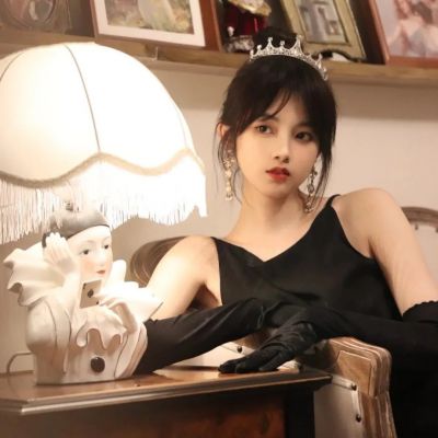 头像女高级感小众无水印