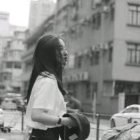 头像女侧脸丸子头
