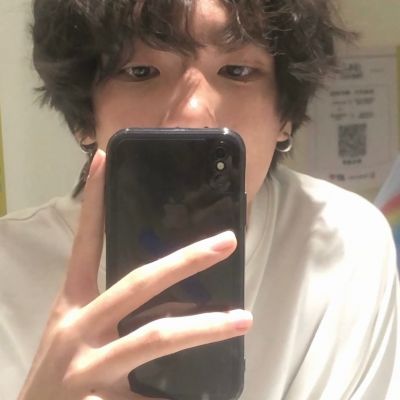 男生真人头像手机挡脸