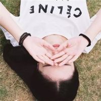 女生头像ins高级质感对镜