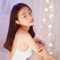 头像女戴口罩侧脸