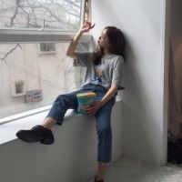 qq头像和背景一套女