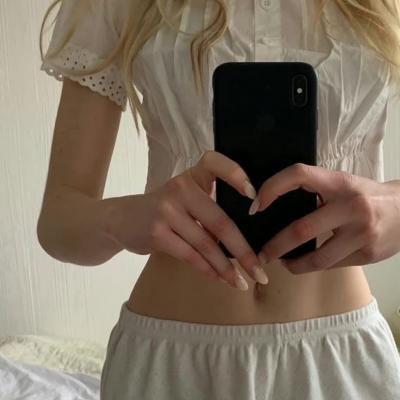 头像女真人高级感高冷对镜照