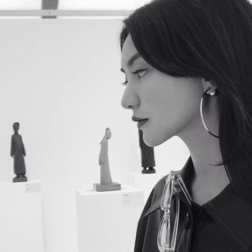 女生高冷霸气头像黑色系图片