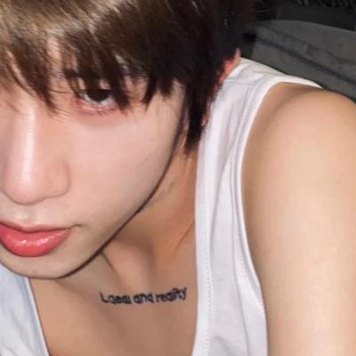 适合长期不换的头像男干净阳光