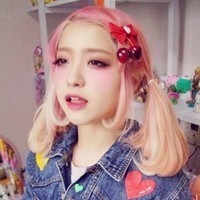 女生头像不露脸用手机挡脸
