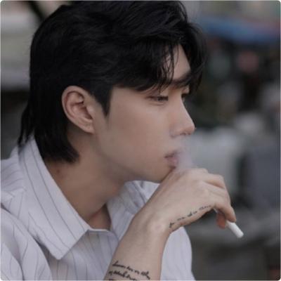 头像男阳光干净