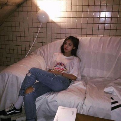 头像不露脸女生有点丧