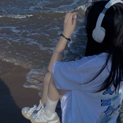 qq头像女生手机遮半边脸