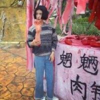 女生频繁更换头像和背景图