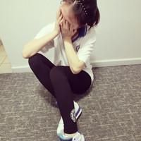 女生亲吻大卫雕塑的头像