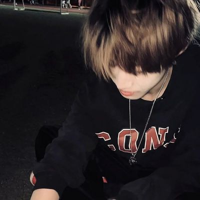 头像男ins高级质感真人背影