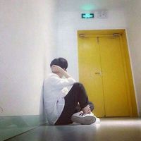 会发光的头像 男生