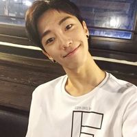 2023年的新头像男