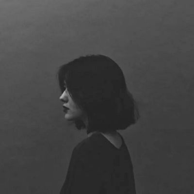 日漫女头像黑白