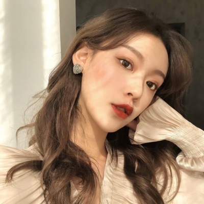 女人头像成熟大气高冷