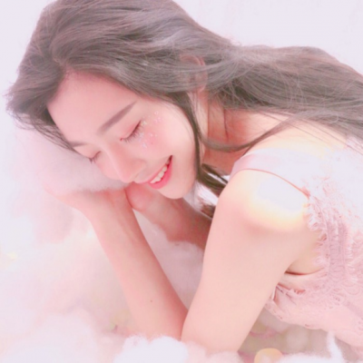 简历头像高清图女生