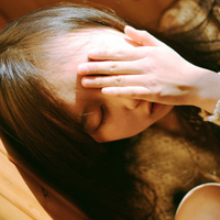 黑头头像女悲伤的