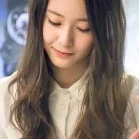 qq网名女生带成字