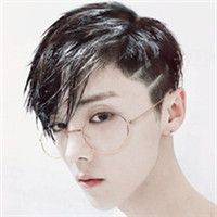 2025款男生帅气球鞋壁纸精选｜干净简约风网名推荐