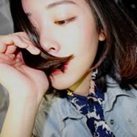 奇奇怪怪的头像女生