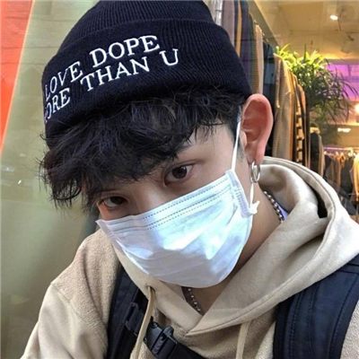 孤独感拉满的头像男